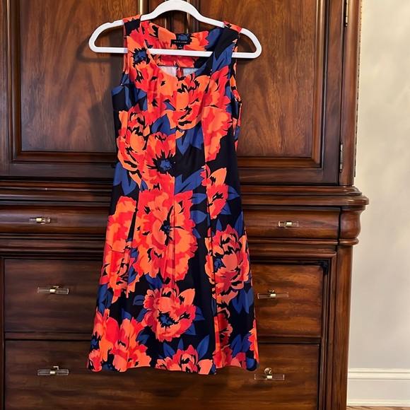 Tommy Hilfiger dress. Size 0. Beautiful fabric. - Picture 1 of 8